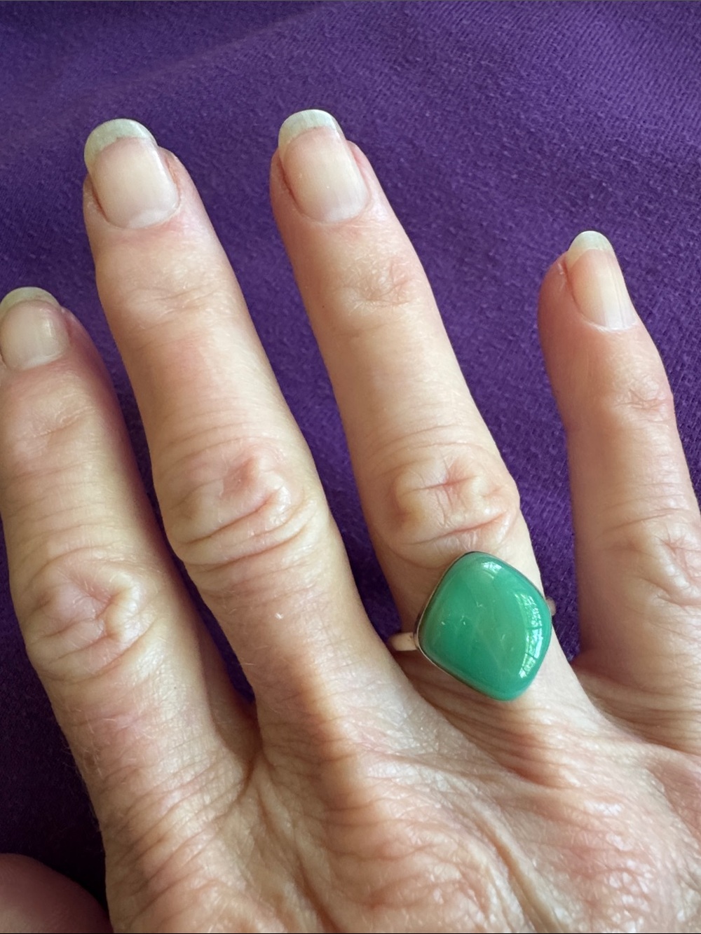 Green Stone Dome Ring in silver Plate Setting - Women Jewelry - Picture 3 of 3
